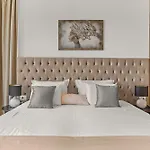 Kim Villa