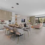 Kim Villa *