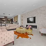 Kim Villa