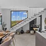 Kim Villa *