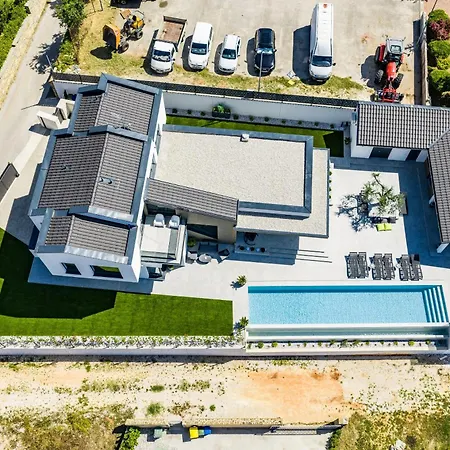 Kim Villa
